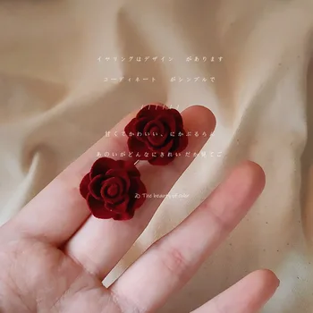 Vintage ~ Флокированный Ретро Френски Бордо Темперамент рози Цвете 925 Сребърни обици-карамфил Дамски обеци на Окото Червени обеци