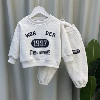 Комплект пуловери за малки момчета, нов, красив и модерен детски пролетно-есенния свободен пуловер, панталони, комплект от две части