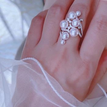 Нови елегантни двуслойни пръстени с големи перли във формата на преувеличение за жени, модни аксесоари, горещите декорации за партита, Бяло пръстен на показалеца